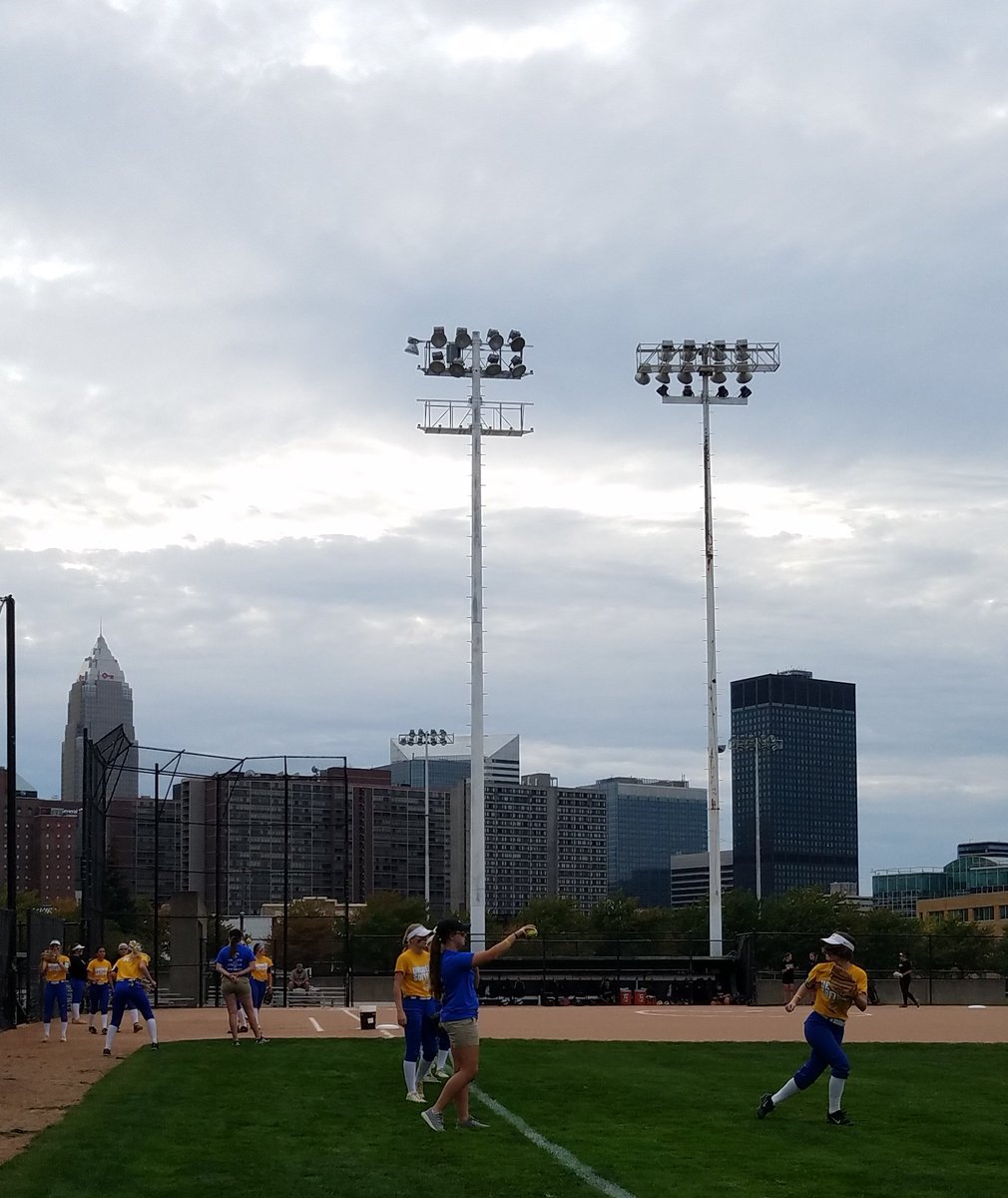 What a perfect fall night for softball under the lights in the city! Hit well, pitched well and fielded well. Way to finish fall ball strong! See you all in February in Tampa!
#FinishStrong
#gellin 
#PlayinInTheCLE