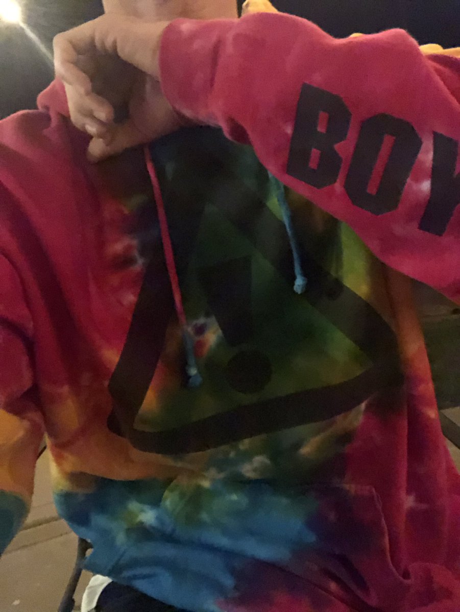 It’s about that time to bust out the floss hoodie 🤘🏻 I remember waiting up all night to buy this <a href="/FLOSSTRADAMUS/">FLOSSTRADAMUS ⚠</a>