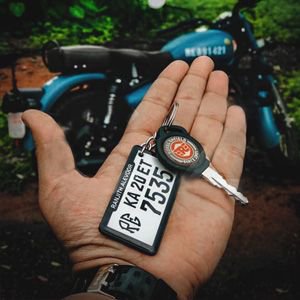 Fotovilla2's tweet photo. 🔥 Make the Key Look Cool! 🏍️
Shop Now ➡️ https://t.co/6inrw670il ⬅️
Keychains with bike/car number on it. 💕
Perfect bike/car keychain for affordable rates! 🔥 
✔️ Free Shipping  ✔️ Premium Quality https://t.co/EgZgoJfHYX