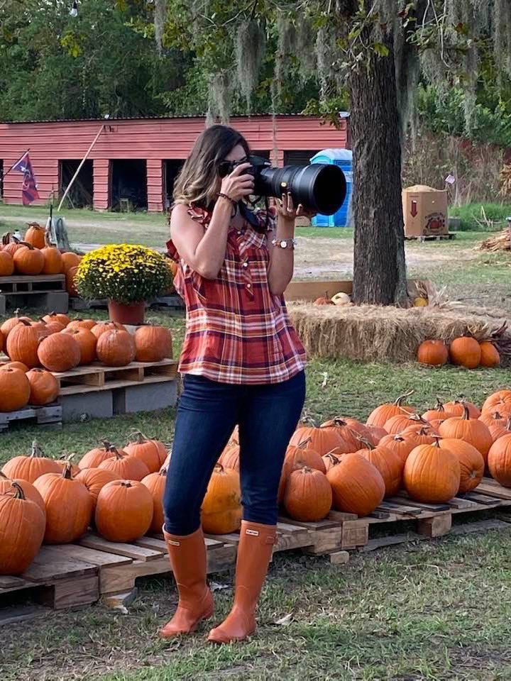clarice_salcido's tweet photo. Enjoyed this week off, Fall break has allowed my little family to recover from our busy lives. We discovered a cute pumpkin patch off Hamblen rd, so of course we had to turn it into a photoshoot lol #photographersdaughter #fallbreak #wereoff https://t.co/Ihqt2GASCc
