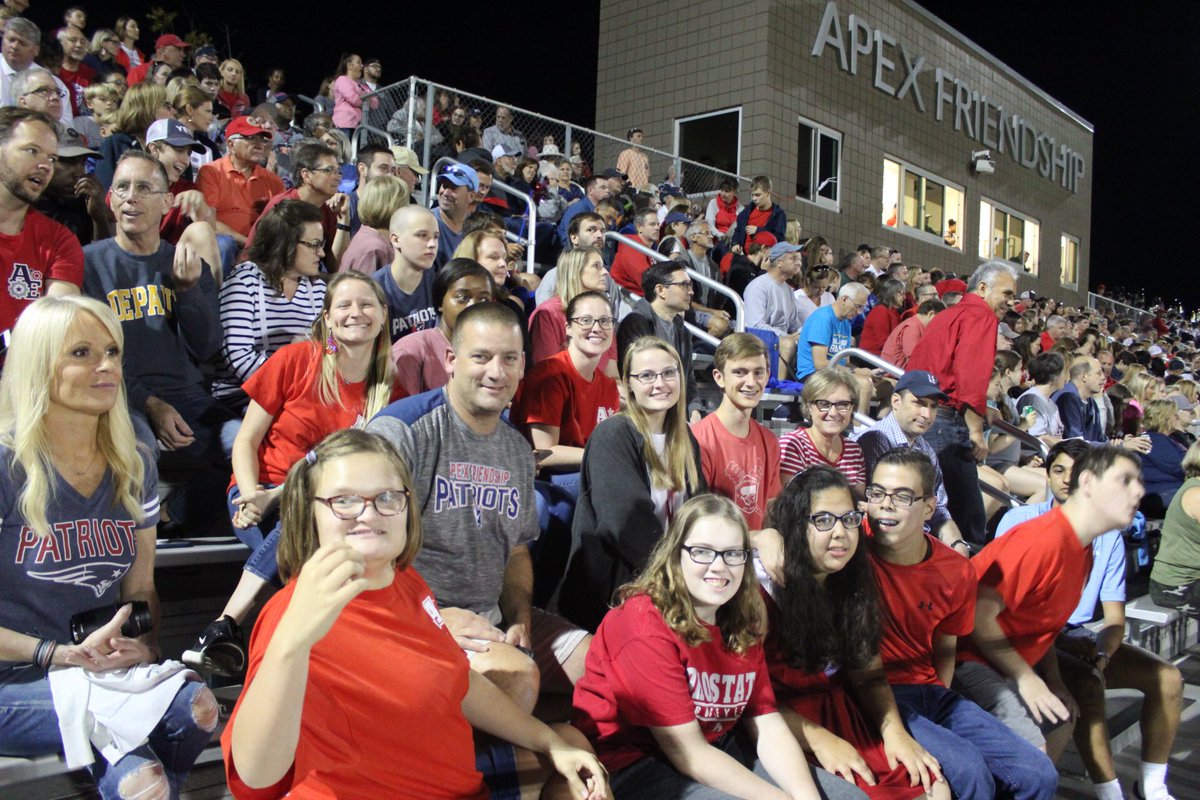 AFHS_unify's tweet image. Our beautiful friend, Emily, was crowned Homecoming Queen tonight!! Thanks to those of you who came out to the parade and game with us as well. Every day, we make a difference in our school and community. So proud to be part of AFHS and to live in a unified generation!❤️💙👑🎉