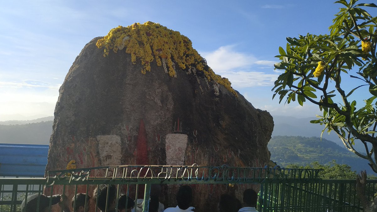 Narenkumar_Ravi's tweet photo. வேலூர் மாவட்டம் ஒடுகத்தூரில் உள்ள ஏரியூர் அருகில் வல்லண்டப்பா மலையில் கோவிந்தனை தரிசிக்க #கோவிந்தா_கோவிந்தா😍😎
#NightRide #BikeRide #NightStay #CampFire #HillRoute #ChillClimate #Temple https://t.co/xngDw6gYCO