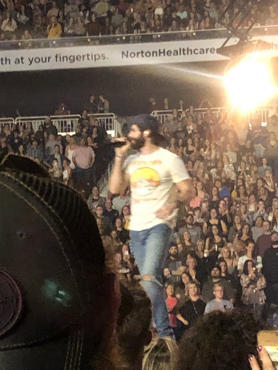 Uniquely_amberr's tweet photo. A night for the books ๐ #thomasrhet https://t.co/k2BRhnU6oc