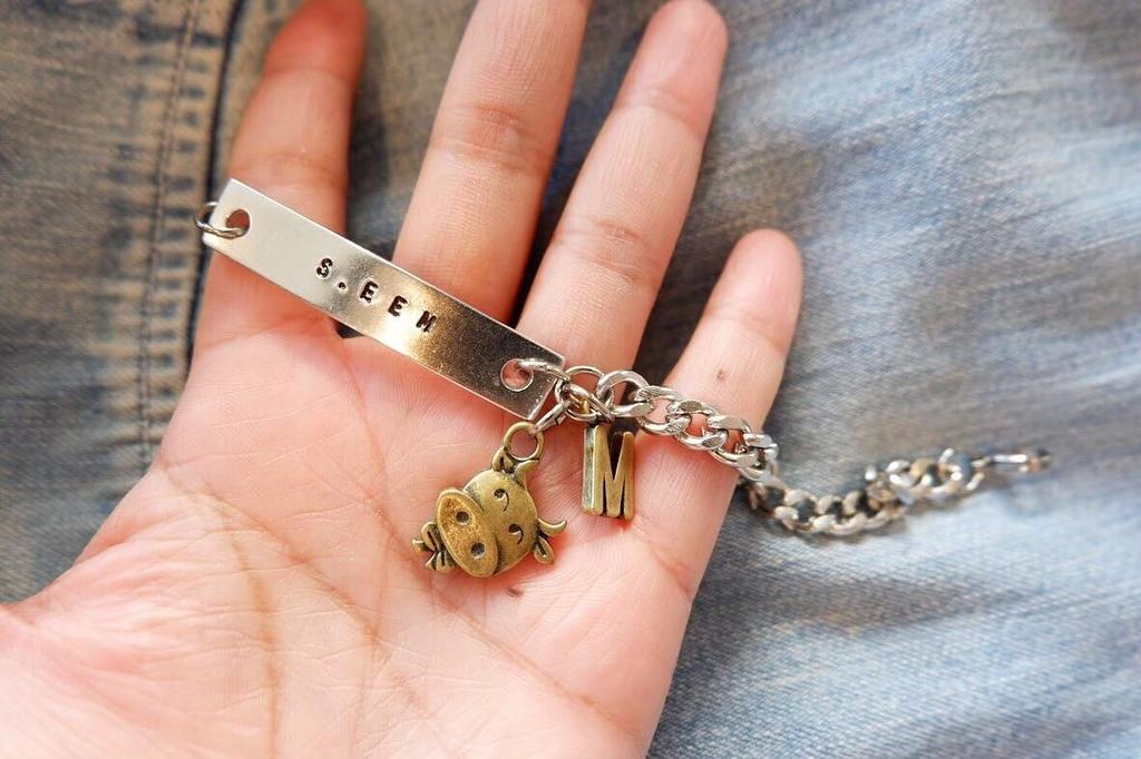 hanmatevrr's tweet photo. Hanmate_vrr💗
กำไลข้อมือ☁️
🌟  140 บาท
🌥️ สลักชื่อฟรีทุกรายการ
🌝 ลทบ.30​ ems.50
🌜 ใส่เดี่ยวใส่กลุ่มใส่คู่ก็สวย

🌈ใส่ตัวอักษร​  . ,  -​  ,  / etc.
สนใจ​ ¦ สอบถาม​ ☀️
Dm.​มาเลยค้าบ💓
#ไว้ขายของห้ามรีวิวโว้ยย
#ไว้ขายของห้ามรีวิวโว้ยยย
#กิจกรรม
#เเจก​ #บอท https://t.co/Al5QArHNtH