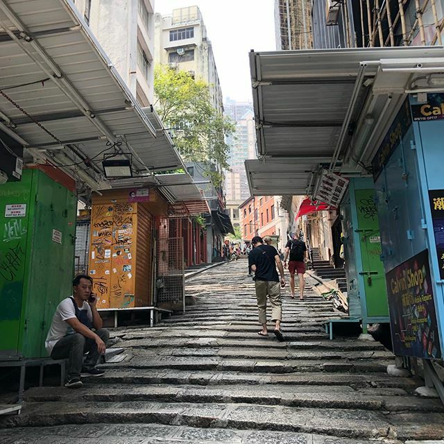 Morning / melting stroll to Central instagram.com/p/B3gJDJyFkY8/