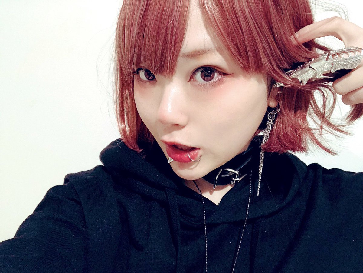 さえ これをみたフォロワーさんはコスしているときとしていない自撮りをセットで晒して 顔変える技術がほしい さえ これをみたフォロワーさんはコスしているときとしていない自撮りをセットで晒して 顔変える技術がほしい