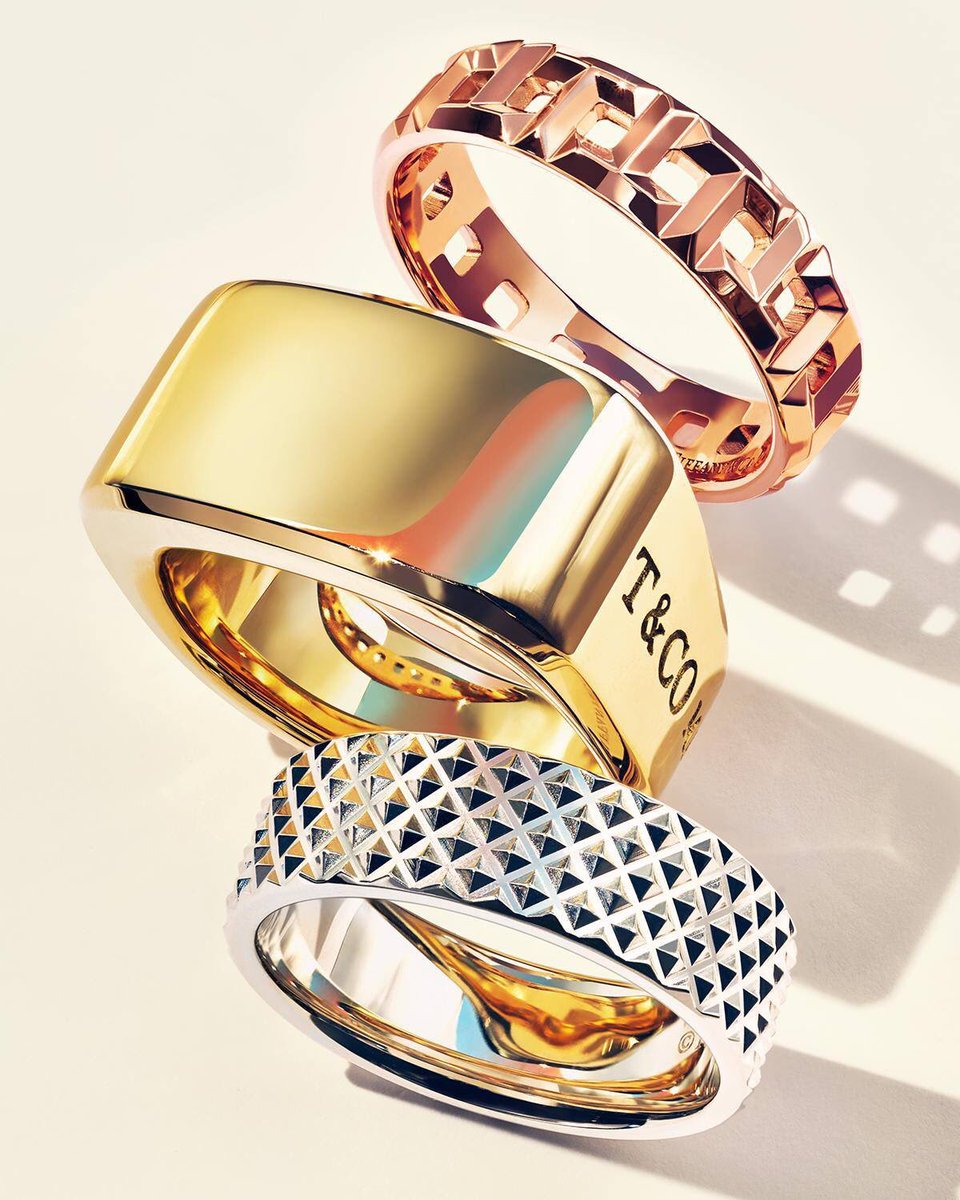 DianaCrystal_'s tweet photo. Gentlemen, Tiffany Men's has a nice ring to it.
Explore a world of essentials for the modern man, inspired by Tiffany’s 180-year legacy of expert craftsmanship. #TiffanyMens #Tiffany #TiffanyAndCo

Discover more: https://t.co/KzTuBGY2YF https://t.co/KLluPaJlDI