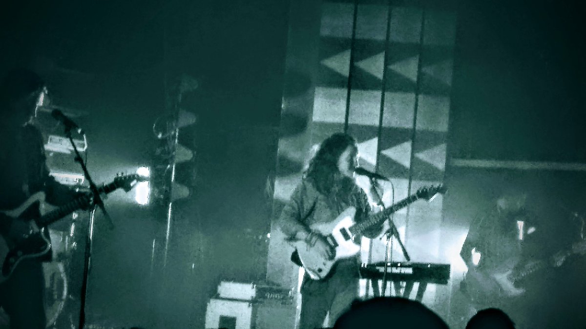 TheArtistCoop's tweet photo. OMG @flor is killing at their sold out LA show! #DancingAround https://t.co/ABvUa7JHUN