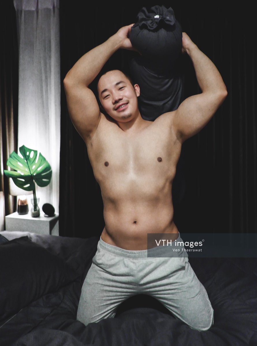 ventheerawat's tweet photo. มาเล่นตีหมอนกัน 😆 https://t.co/1plka1c06h