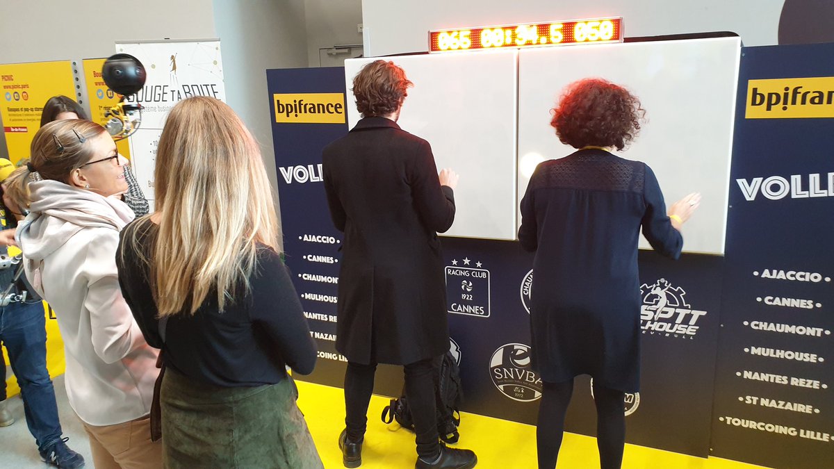 digiandco's tweet photo. 🎉 Un salon Bpifrance Innogeneration riche en activité, à l'AccorHotels Arena !

💡 Après une matinée en partenariat avec Coup d'Envoi et les clubs de volley partenaires de la BPI, nous avons activé le #MurDigital avec le Paris FC ⚽️!

#InnoGeneration #DigiandCo #Reflexes https://t.co/qcu0CKOHLv