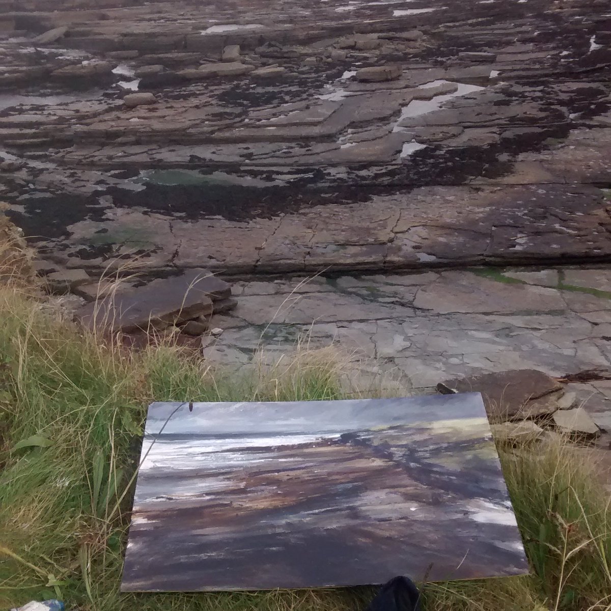 jimwrightartist's tweet photo. Painting #pleinair at #ThursoEast, such a change in foreground with the #CaithnessSlate https://t.co/YAvW7i9HZC