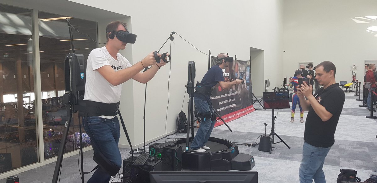 La réalité virtuelle fonctionne aussi très très bien. Les joueurs sont totalement immergés dans le jeu et doivent se déplacer sur le tapis pour faire avancer leur personnage. (Cc <a href="/VDNValenciennes/">VDNValenciennes</a>)