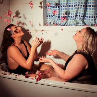 Direct from @thelastressort: #TitsTeethAndTwat at <a href="/BreadandRosesTC/">The Bread & Roses Theatre</a> is a deeply personal &amp; entertaining performance piece about body image, feminism &amp; trying to thrive as a woman within a judgemental society @ClaphamFringe <a href="/pamsparasites/">Tits, Teeth & Twat</a> 

mtmates.com/2OznSeC