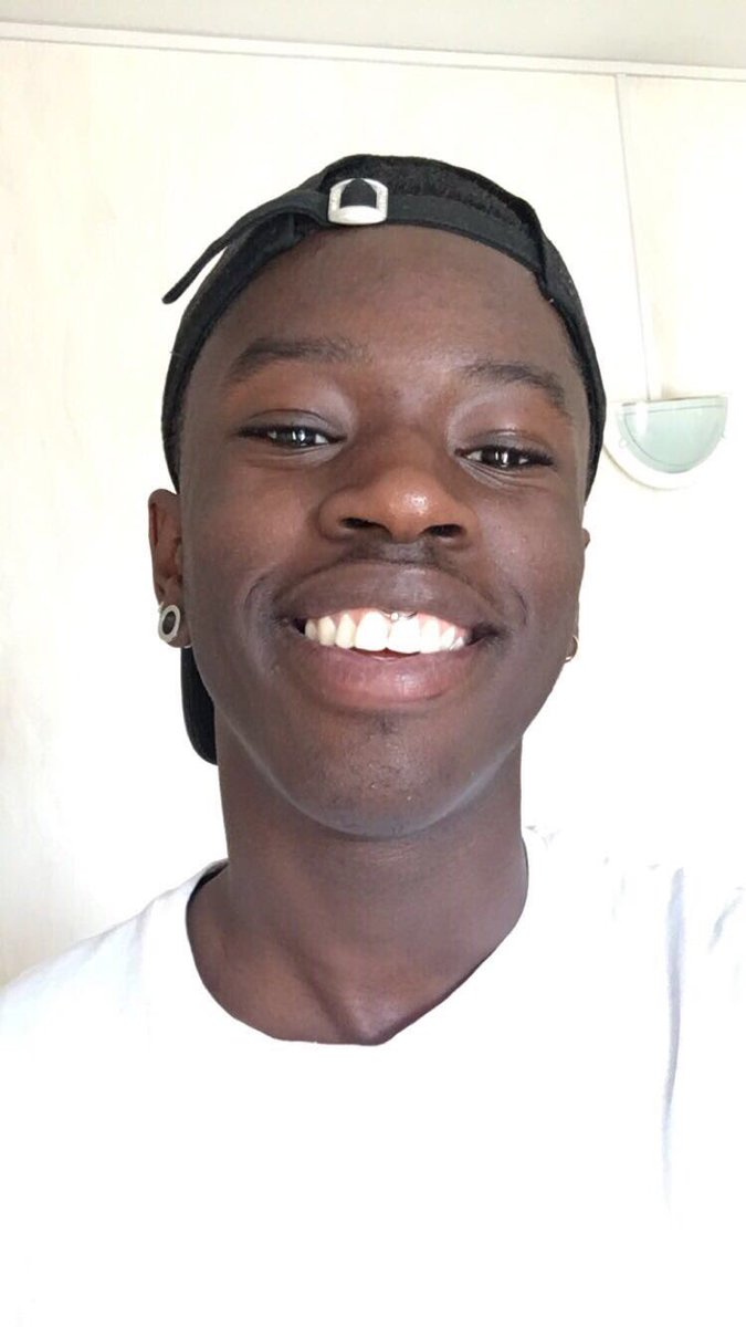 lazyha_'s tweet photo. citez ce tweet avec un selfie de 2016 et 2019! https://t.co/p8hFN9jGBr