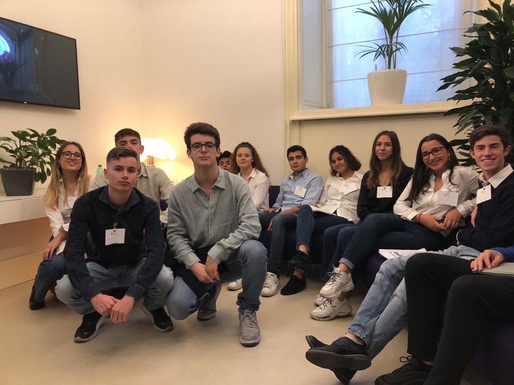 faimilano's tweet image. Costruito dal 1891 su progetto dell'architetto Combi, il Palazzo è acquistato da Edison nel 1923. Oggi è un luogo di storia in cui ferve l'attività lavorativa. I nostri volontari vi aspettano per portarvi alla scoperta di questo e altri beni durante le #giornateFAI d’autunno 🍁