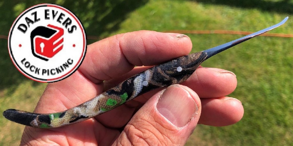 #customlockpick giveaway to thank you all for your support on YouTube :) white corian pick made by myself and an awesome camouflage micarta pick made by the amazing <a href="/dazevers1/">daz evers</a> . Check out the video youtu.be/i3MPyg9H4zY #locksport #lockpicking #locksmith #500subs #lockpick