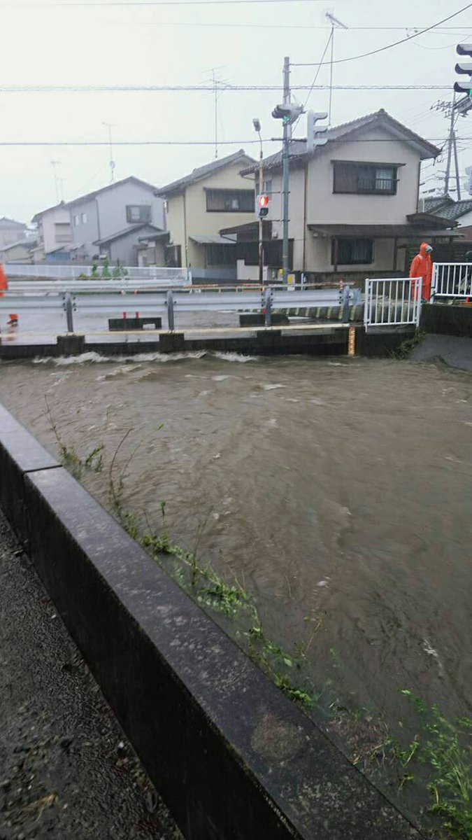 Uzivatel 入間市公式ツイッター Na Twitteru 台風19号の影響により藤沢地区不老川が増水しています 現在 消防団詰所前の不老橋は通行止めになっております ケーヨーデイツー入間下藤沢店から武蔵藤沢駅方面への通り抜けはできません 写真は12日14時15分頃の Uzivatel 入間市公式ツイッター Na Twitteru 台風19号の影響により藤沢地区不老川が増水しています 現在 消防団詰所前の不老橋は通行止めになっております ケーヨーデイツー入間下藤沢店から武蔵藤沢駅方面への通り抜けはできません 写真は12日14時15分頃の
