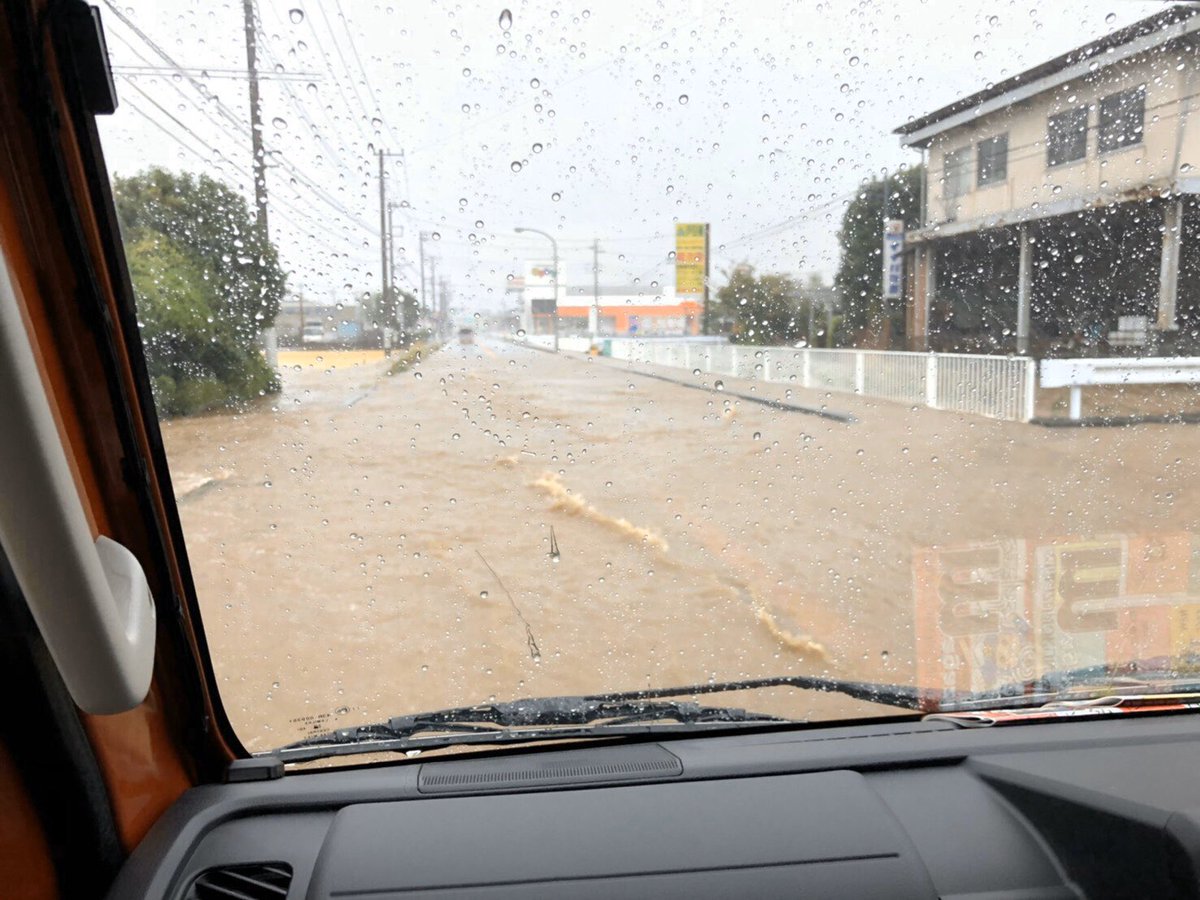 Kimi53Kimi's tweet photo. #狩野川
#台風19 
#国道136 https://t.co/XDzyf2NR7t