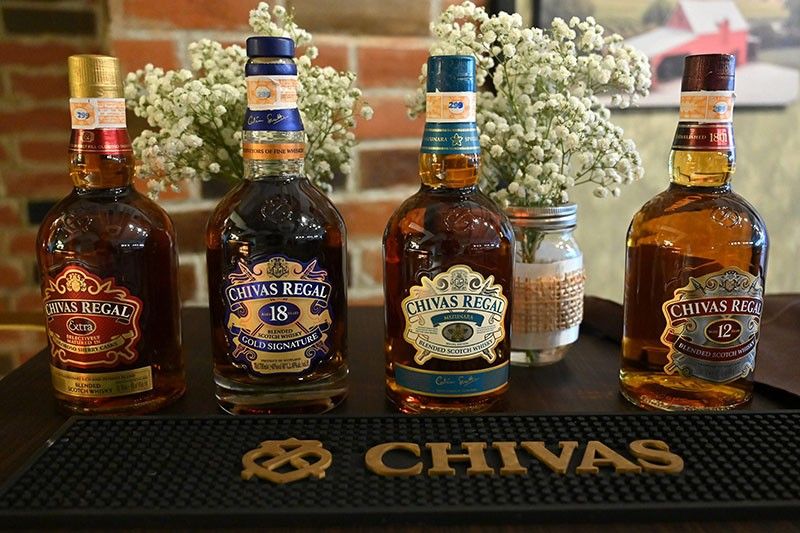 With a kit that highlights its rich signature flavors, Chivas Regal invites you to learn the art of whisky blending in the comfort of your own home. philstar.com/lifestyle/supr…