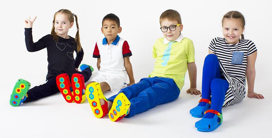 MakerFaireRome's tweet photo. I #bambini odiano andar per negozi e provare #scarpe: facciamogliele costruire da se'! Con le #DIYShoes di #RazberiDesign potranno divertirsi ad assemblarle da soli. Comodi e creativi! Venite a provarle a #MFR19 dal 18 al 20 ottobre! https://t.co/CQ82n1IveW #DIY #shoes #design https://t.co/ZhqHswMfbR