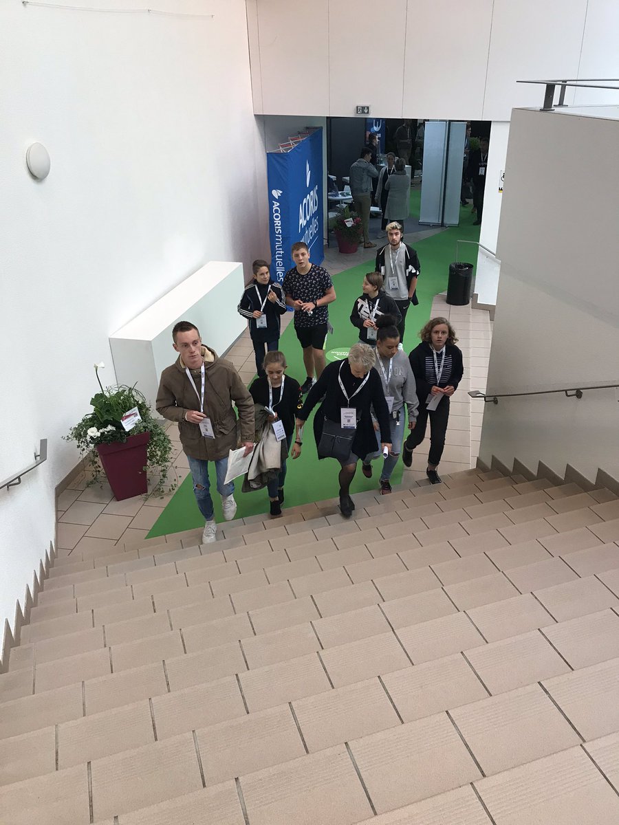 polexcellenceTP's tweet photo. Canalisateurs, conducteurs d’engins, constructeurs de route, chef d’équipe, chef de chantier...les Travaux Publics, un secteur où il fait bon travailler 🙂 #FranchementRespect @FRTPBourgogne @FNTP_info @constructys_bfc @CfatpBourg https://t.co/1APF2FODGW
