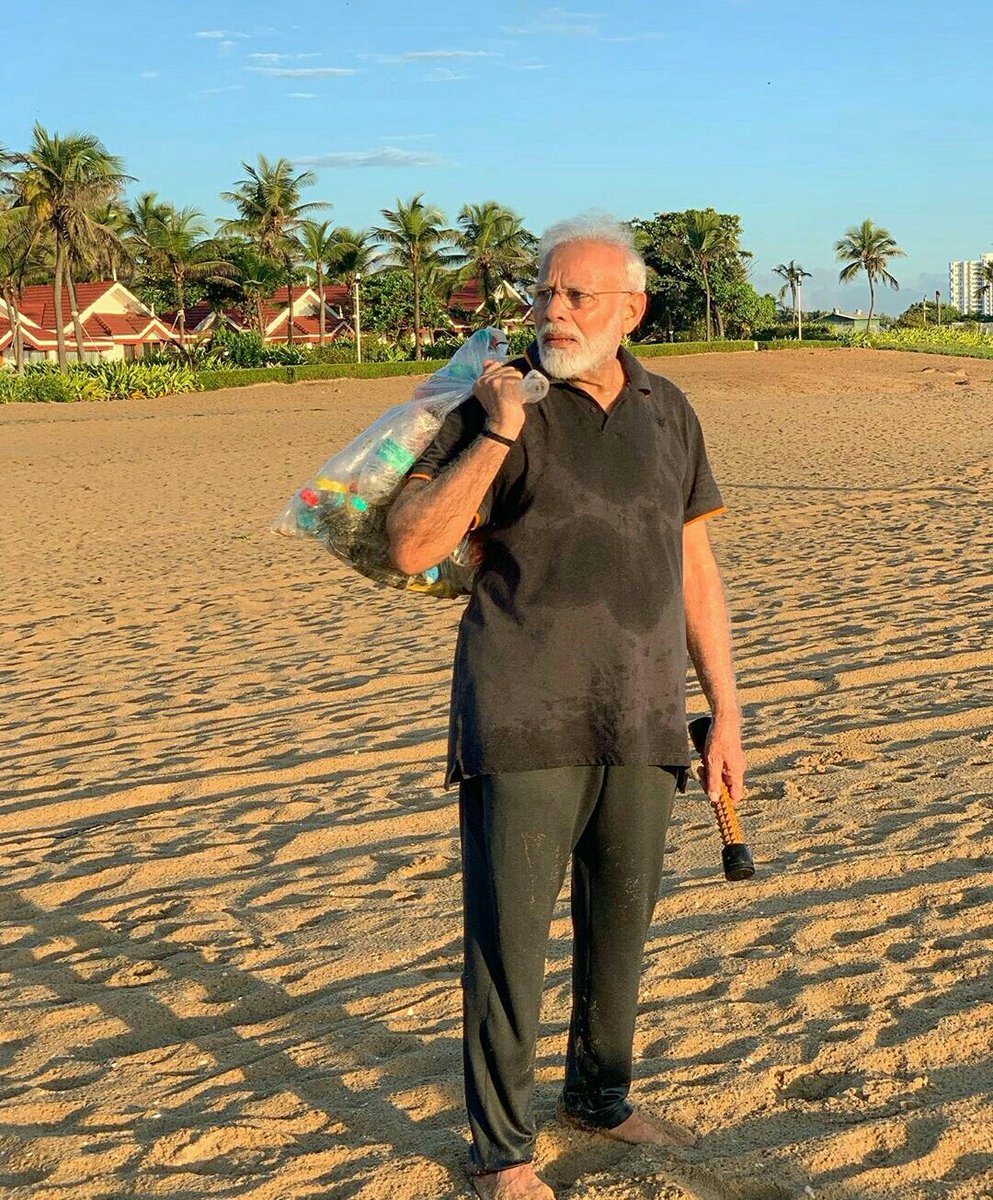 UMishraus91's tweet image. कल से देख रहा हूँ मोदीजी की कचरा उठाते हुए तस्वीर और वीडियो वायरल हो रही है लेकिन मोदीजी के साथ राहुल बाबा भी लगे हुए हैं ये बात आपको बिकाऊ मीडिया नहीं बताएगा कभी.. #modisweepsunga #swatchbharat