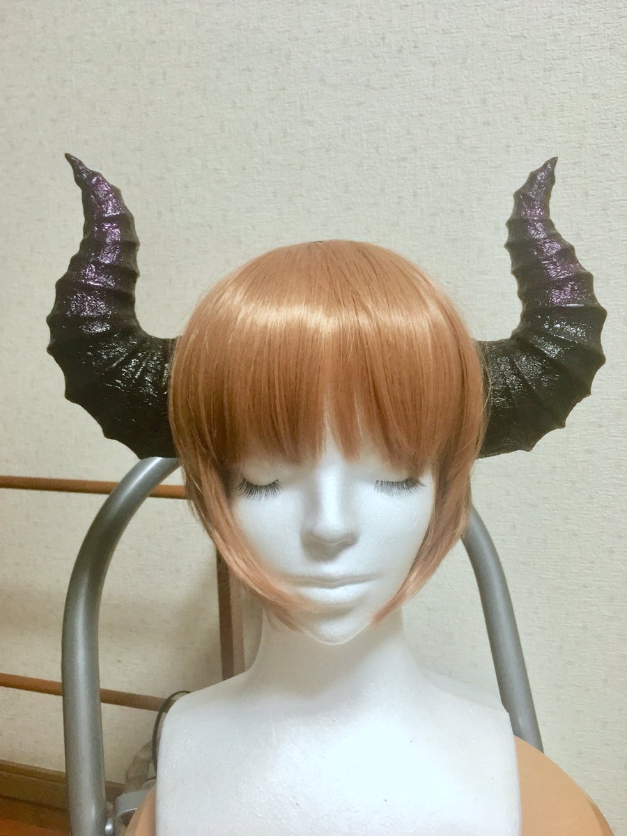 Twitter पर さわこ デザフェスg 187 新作ツノカチューシャ 黒ベースに偏光カラーの妖しい輝きをグラデーションでかけてみました 悪魔ツノのカチューシャです こちらは 高円寺cream さんに納品予定です カラーは2種類納品いたします ツノ ツノ