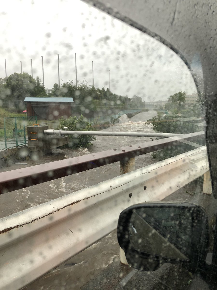 篠崎正 Sino代表美容師 川越市 坂戸市 大谷川 氾濫 危険水位 避難 拡散希望 鶴ヶ島市 川越市から坂戸方面を見た大谷川の状態です 場所によってあと数十センチであふれます まだ16時すぎです 迷わず避難しましょう 篠崎正 Sino代表美容師 川越市 坂戸市 大谷川 氾濫 危険水位 避難 拡散希望 鶴ヶ島市 川越市から坂戸方面を見た大谷川の状態です 場所によってあと数十センチであふれます まだ16時すぎです 迷わず避難しましょう