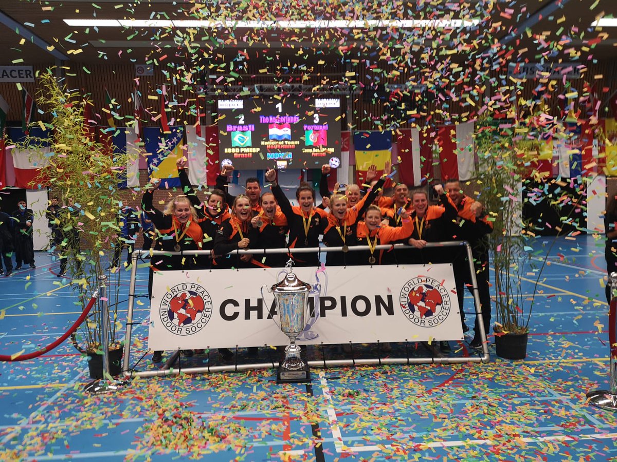 <a href="/politiesport/">NPSB</a> afgelopen week zijn de politiedames op het WK zaalvoetbal wereld kampioen geworden. In de finale versloegen de dames Brazilië met 1-0. Fantastische prestatie. Doelpuntenmaakster Jessie Prijs.