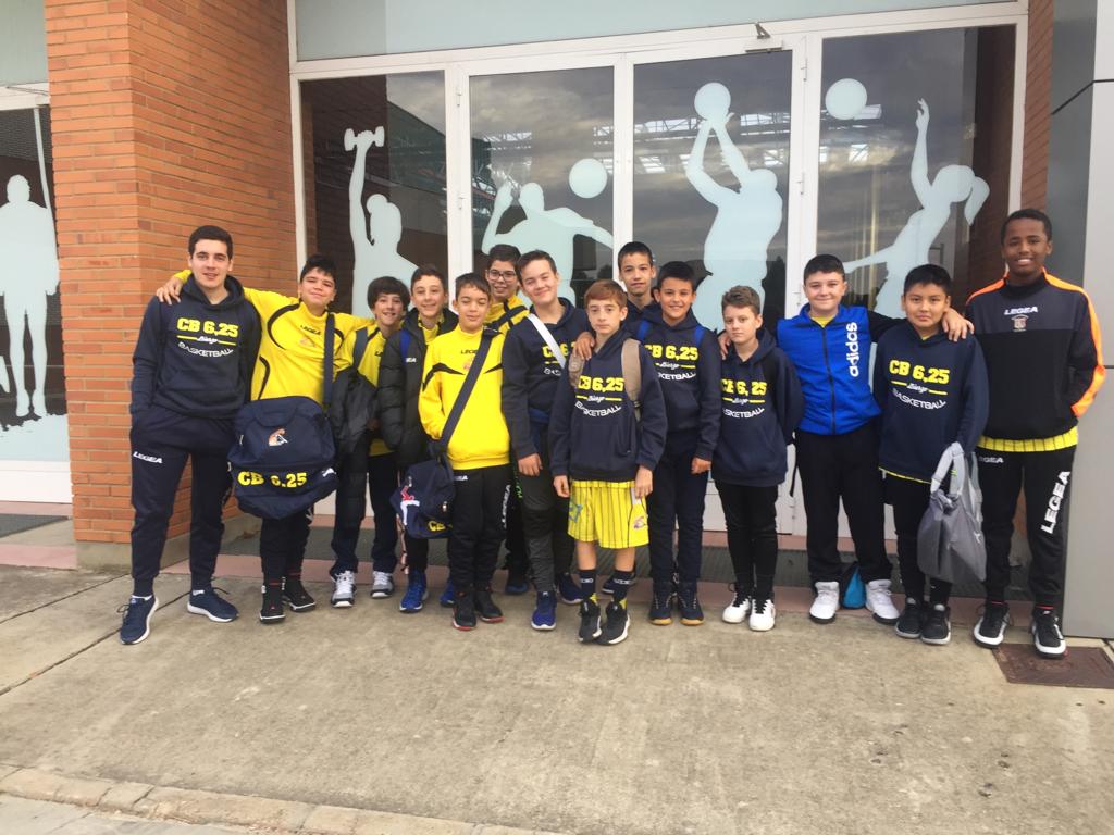 CB625Ponferrada's tweet photo. ¡Buenos días! El #Previley #PreInfMas ya está en León para debutar en liga autonómica esta temporada. Jugamos nuestro primer partido a las 10:30 🆚 @CBCValladolid en el Pabellón Hansi Rodríguez. #625Live #SomosAmarillos https://t.co/7ym33ySfXl