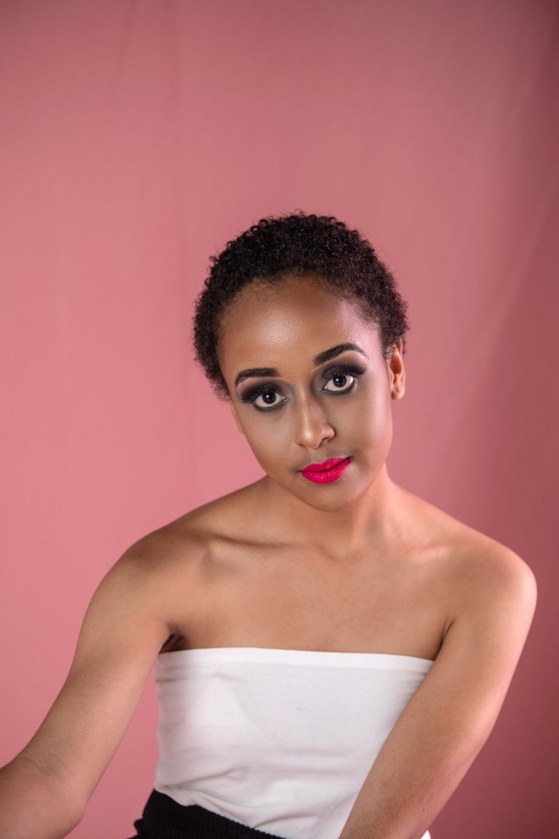 Roarphoto's tweet photo. F A C E B E A T_ B Y_ C H U C K Y
Model : @_vrisham (IG)
Makeup : @naledii_chucky
#RoarPhoto #RoarInc #iShootRaw #canon #canonsa #5dmarkiv #dslr #50mm #portrait #portraitphotography #media #model #photographer #pretoriaphotographer #retoucher #retouching https://t.co/fDu9kCLOYF