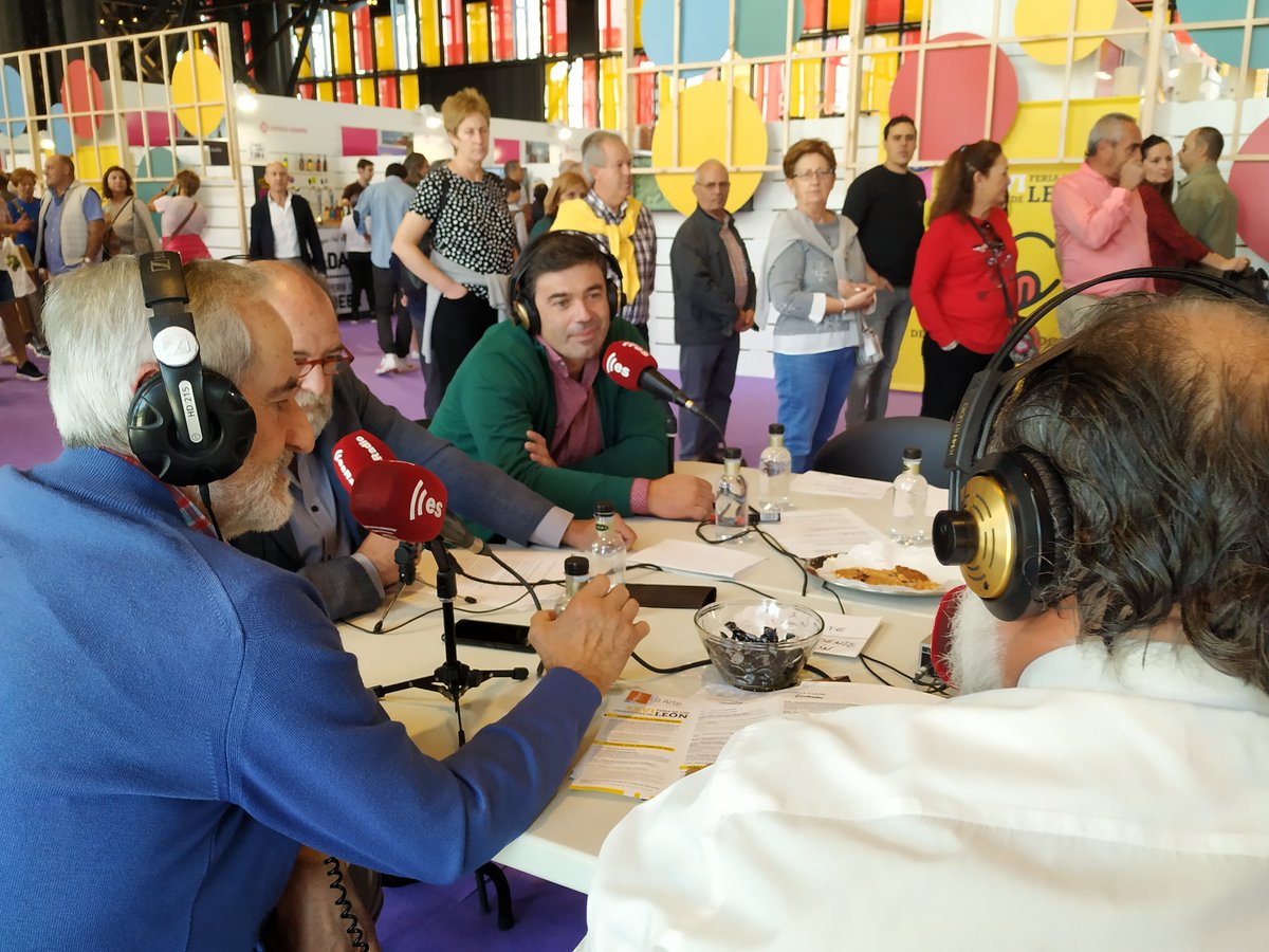 JavierPerezARGI's tweet photo. Guillermo Tenoira también nos acompaña hoy en #ElPicaporte de @esRadio_CyL. Es propietario de @bodegatg en la @DOBierzo 

@diputacionleon 
@ProductosLeon https://t.co/AqivOgXF8y