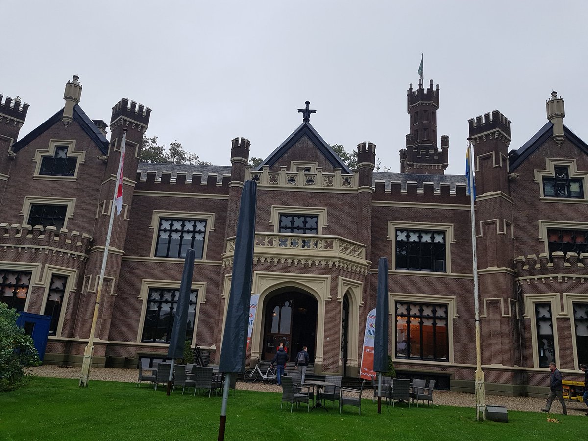 WvdVeiligheid's tweet photo. Vandaag vindt de tweede editie van het Landelijk Congres Buurtpreventie plaats in Kasteel De Schaffelaar in #Barneveld. Het thema is: De toekomst van initiatieven voor buurtpreventie. #buurtpreventie2019 #WvdV @BarneveldInfo https://t.co/ylIhQiaVWP