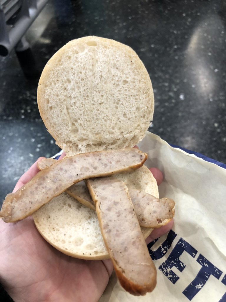 AnimalBee's tweet image. Your passion for food @DeliceUK @EatOnTheMove clearly doesn’t extend to Euston station. Over £3.00 for a rock hard muffin, no butter or sauce and cold sausage that smelt like dog food. I suspect the rats I left this to have passed it over, too #dogfoodsausagesatdelicedefrance