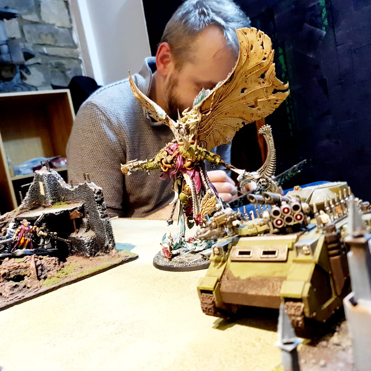 tabletopfaraway's tweet photo. Game between Jack's #deathguard &amp; Tom's #drukhari last night, which ended in a 5-3 victory on VPs for the #darkeldar #gamesworkshop #Warhammer #warhammer40k (also pictured, Dan painting #salamanders https://t.co/7yv0bBL3P8