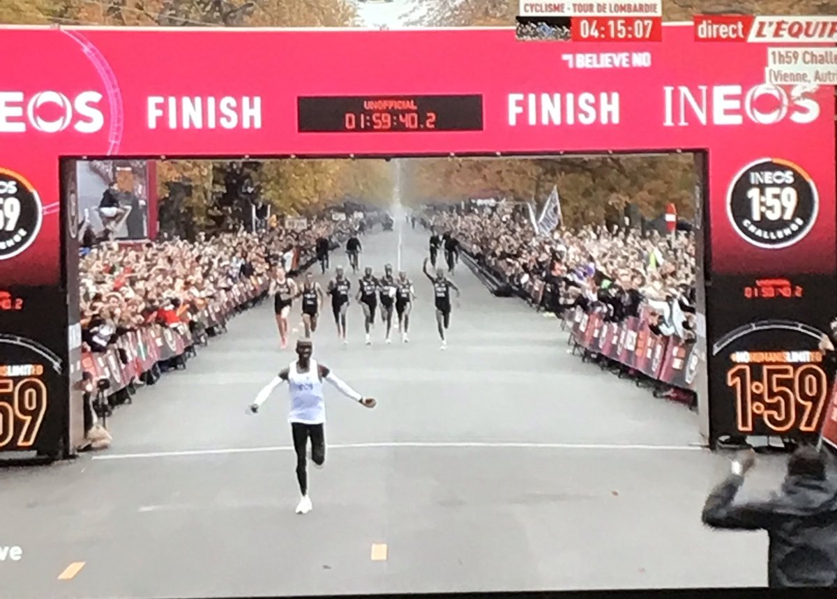 RaphaelRunRun's tweet image. HISTORIQUE @EliudKipchoge 😍😍😍😍#lequipeATHLE