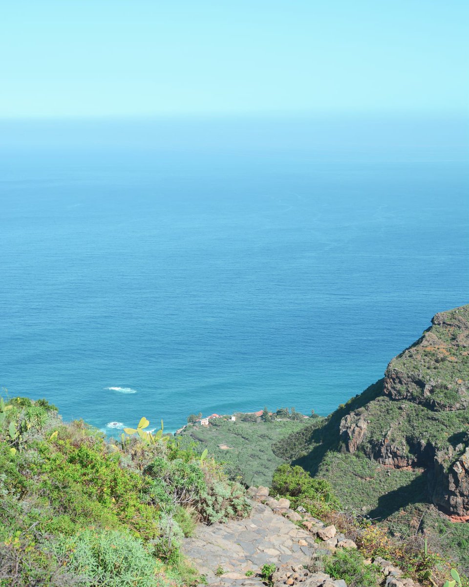MarbellaClubH's tweet photo. ¡Qué bello país! 😍
4 reasons why we love Spain:
- The Spanish Cuisine
- The beautiful beaches.
- A lovely climate
- Impressive architecture and landscape diversity. 
- Friendly locals! 
and many more... !FELIZ DÍA DE LA HISPANIDAD! 🇪🇸 https://t.co/cMUauuEPna