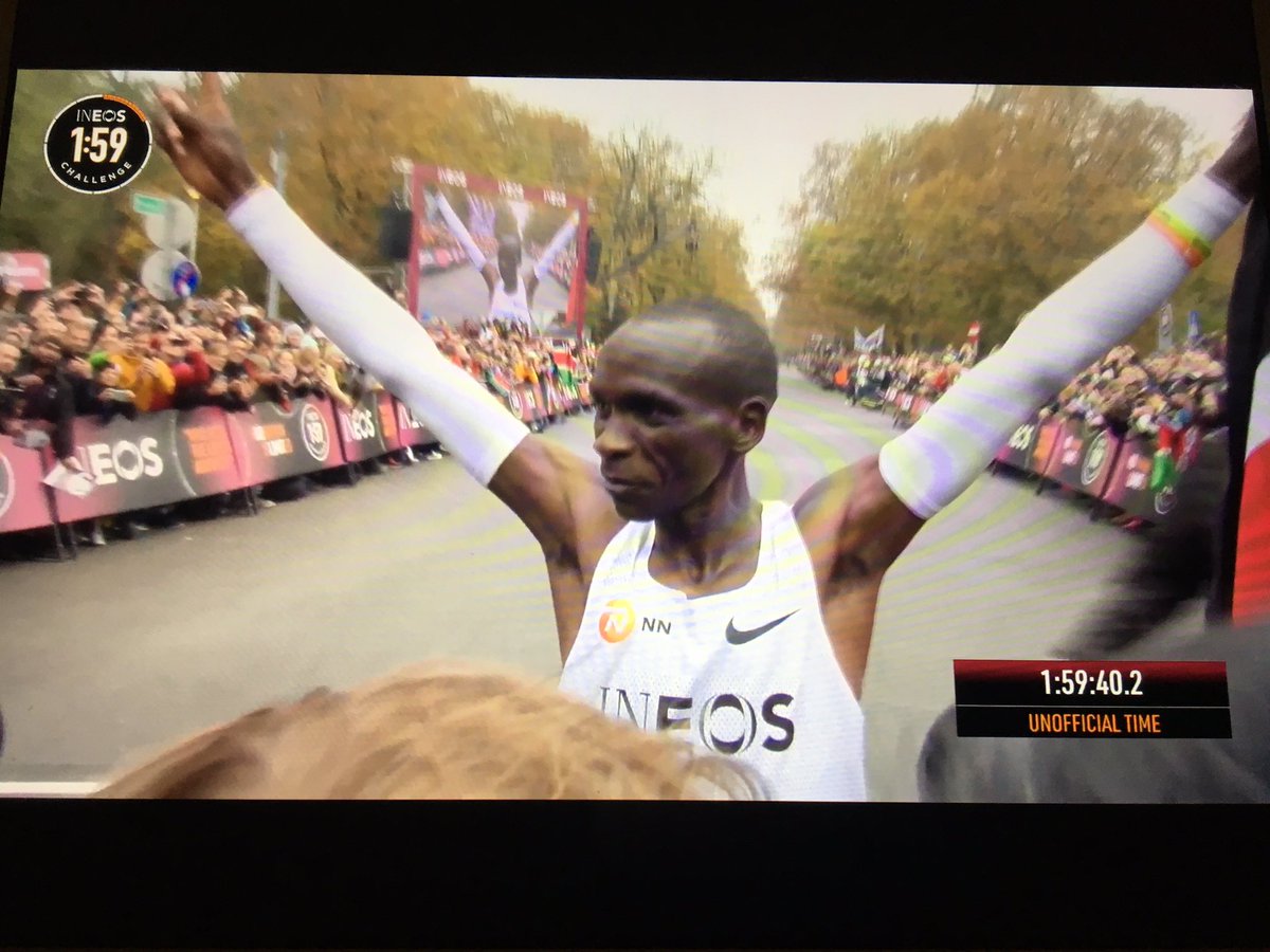 djstomp's tweet image. This is incredible! #kipchoge #under2