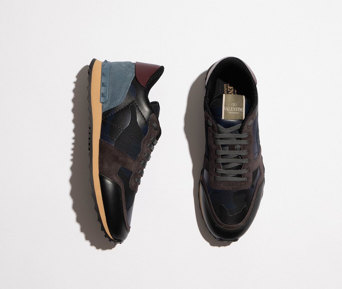 flannelsfashion's tweet photo. Footwear essentials courtesy of @MaisonValentino Rockrunner trainers: https://t.co/PT4gzJjZPy

#VALENTINO #ROCKSTUDS #ROCKRUNNERS #VLTN https://t.co/7Vdzo6md0z