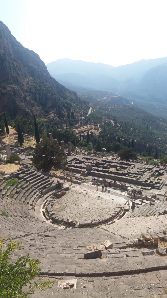 Nuestros alumnos de 2º Bachillerato del <a href="/iesperidis/">IES Arquitecto Perid</a> en su viaje de fin de estudios a Grecia.