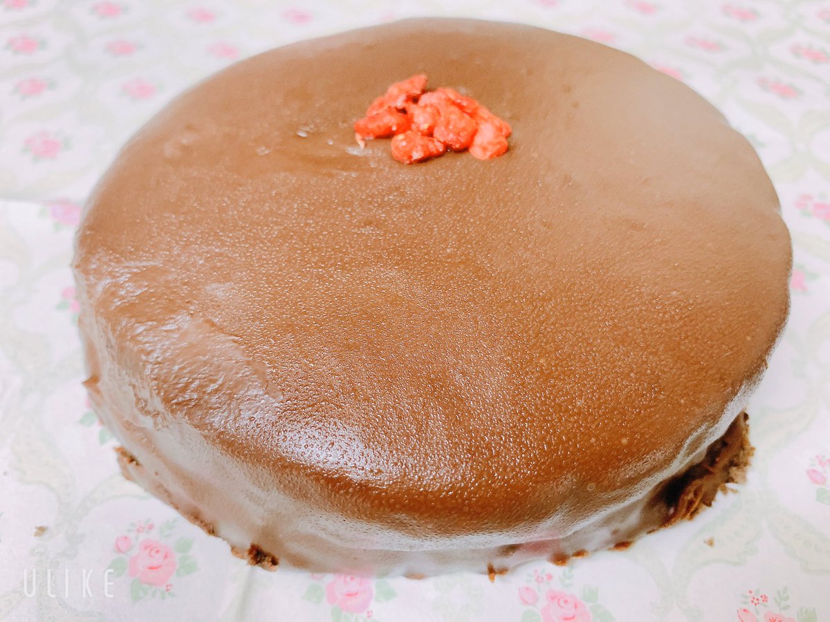 okashe_'s tweet photo. ～ザッハトルテ～

久しぶりのお菓子作り楽しかった😆😆

誕生日ケーキにザッハトルテを作りましたー！喜んでもらえたらいいなぁー🤤

中にはアーモンドのキャラメリゼを挟んで、ミルクチョコでグラサージュしました！🥰🥰

受験(๑•̀ㅂ•́)و✧頑張るぞぃ！ https://t.co/APMEhZGHU3
