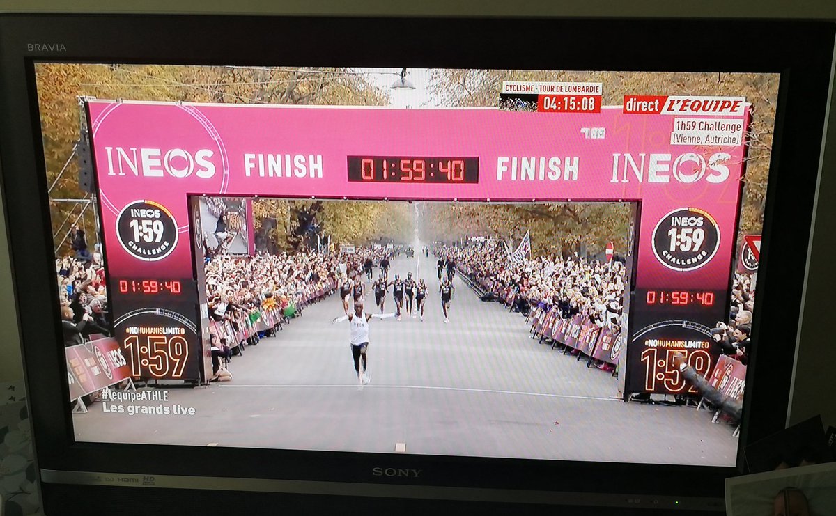 mathieuluccioni's tweet image. La barre des 2h est tombée !! Merci @EliudKipchoge. C'est fantastique !! @lequipe @lachainelequipe #lequipeathle #159Challenge @INEOS159 @Nike #NoHumanIsLimited