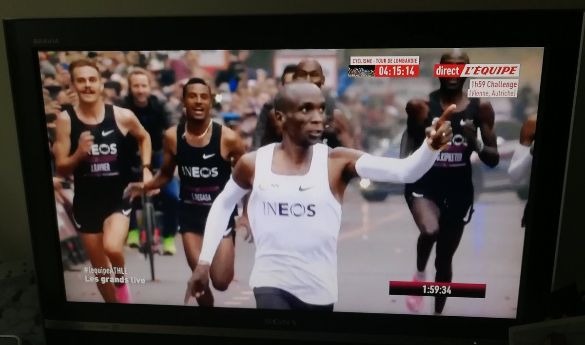 mathieuluccioni's tweet image. La barre des 2h est tombée !! Merci @EliudKipchoge. C'est fantastique !! @lequipe @lachainelequipe #lequipeathle #159Challenge @INEOS159 @Nike #NoHumanIsLimited