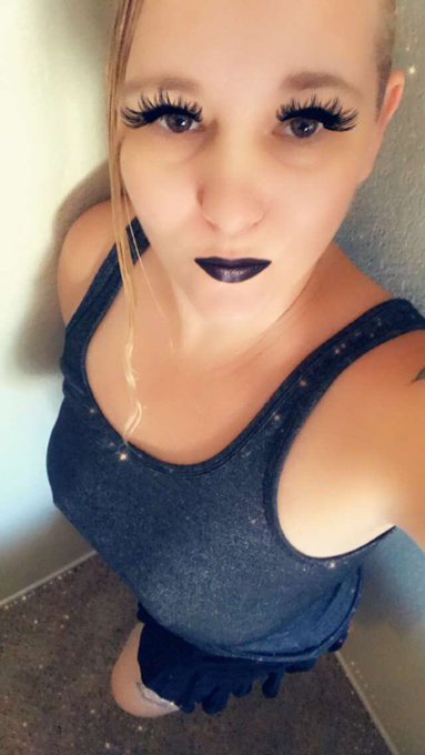 Love me or hate me ? I don&rsquo;t give a shit either way #420babe #hemptress https://t.co/XB9hkKZ5JT<a href="/tag/420babe"class="tags"><span>#420babe</span></a><a href="/tag/hemptress"class="tags"><span>#hemptress</span></a>