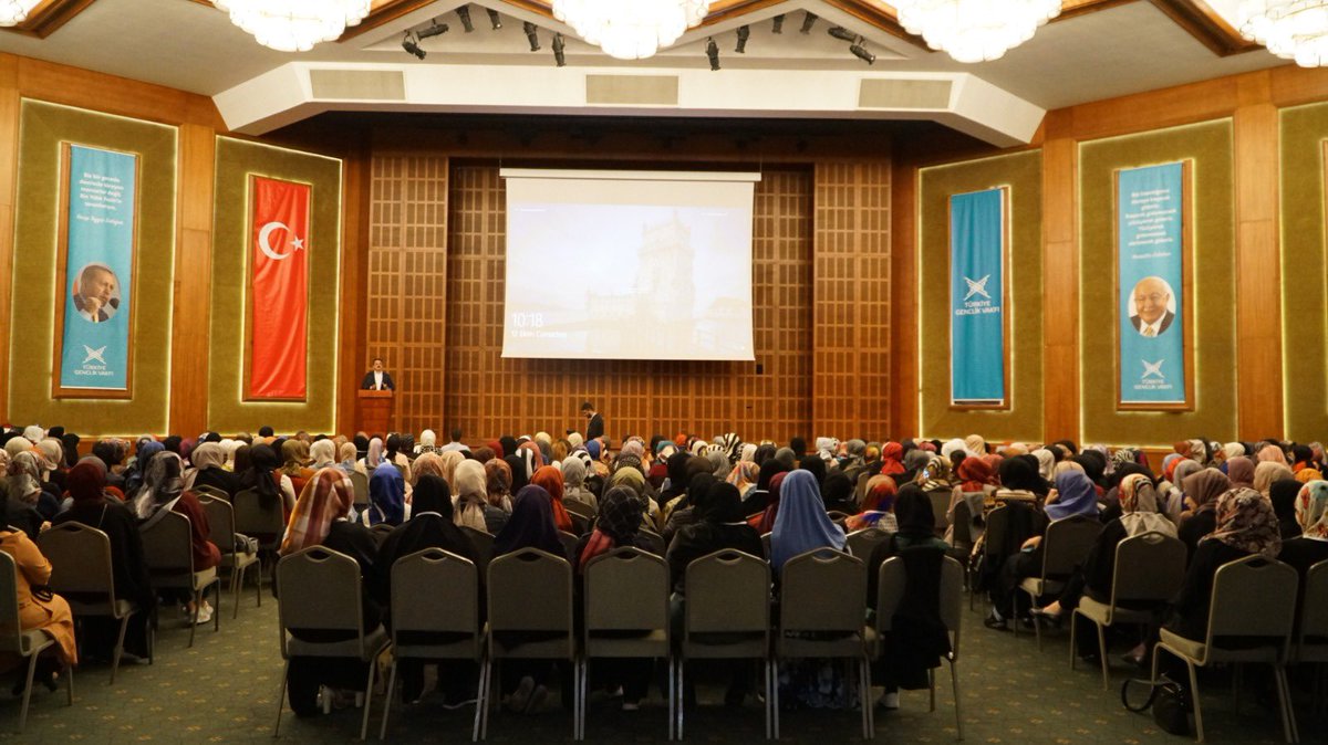 Türkiye’nin dört bir tarafından gelen hanım kardeşlerimiz ile Kızılcahamam’da bir aradayız.

Hanımlara yönelik gerçekleştirdiğimiz İl Yönetim Kurulu Kampına oldukça heyecanlı ve enerji dolu bir şekilde başladık.

Gençlik için yapacağımız daha çok iş var! 

Her şey gençlik için!