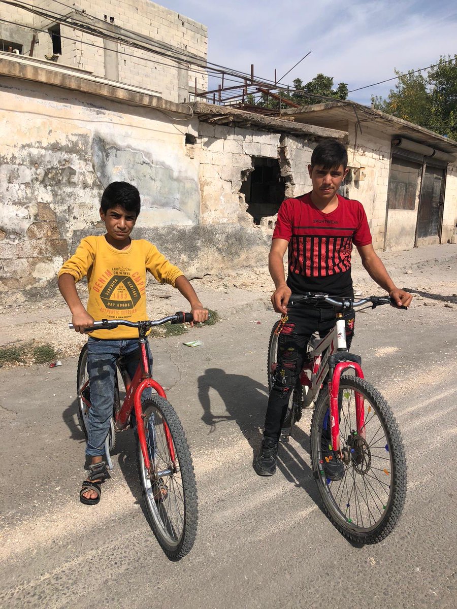 Siz ancak elinizde telefon boş boş yazarsınız.Benim ne yaptığımı Akçakale halkı biliyor.Esas sorun gazetecilere saldıran terör örgütüne bile bu tepkiyi göstermemeniz.Şehitlerimizin yasını tutun 🤲🏻Öyle ya da böyle oradayım işte halkımızın askerimizin yanındayım.Umurumda değilsiniz