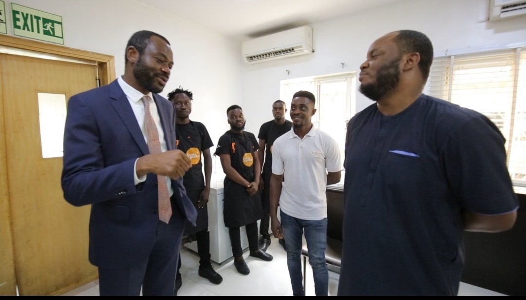 Sterling_Bankng's tweet image. You take to the streets, and listen to the entrepreneur, Chef Fregz, building a business in spite of barriers, and turning his passion for food into profit. 

#CSWEEK19 #CustomerServiceWeek #MagicofService