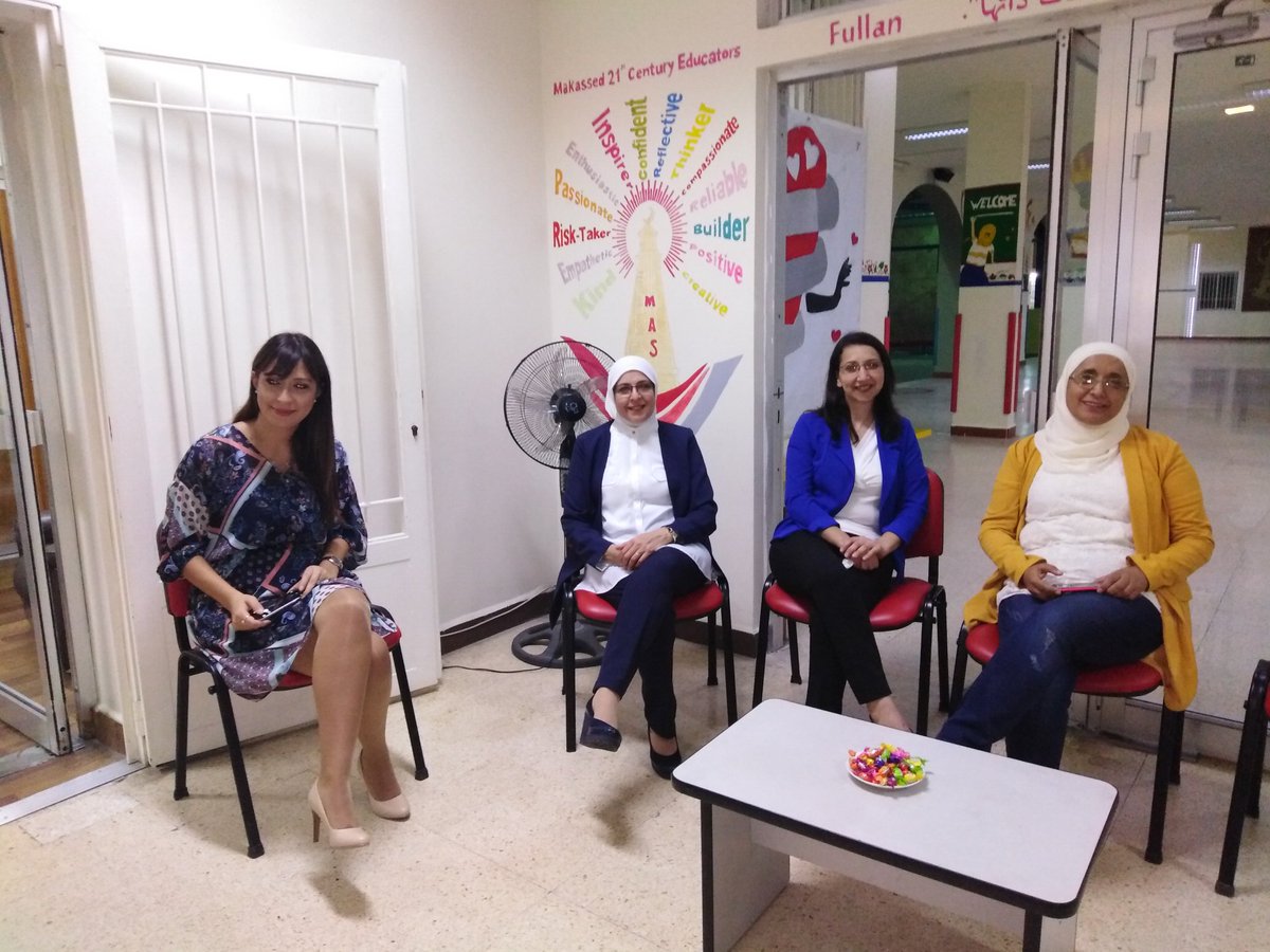 لقاء تعارفي بدعوة من مديرة المدرسة السيدة غنى نسب جمع بين أطباء عيادة الأسنان المجانية في مدرسة عائشة أم المؤمنين وبعض أعضاء المجلس الإداري لجمعية المقاصد ومديرة السياسات السيدة سهير غندور والدكتور جودت الددا 
#معا لصحة أسنان أولادنا
<a href="/MakAishaSchool/">MakAishaSchool</a>