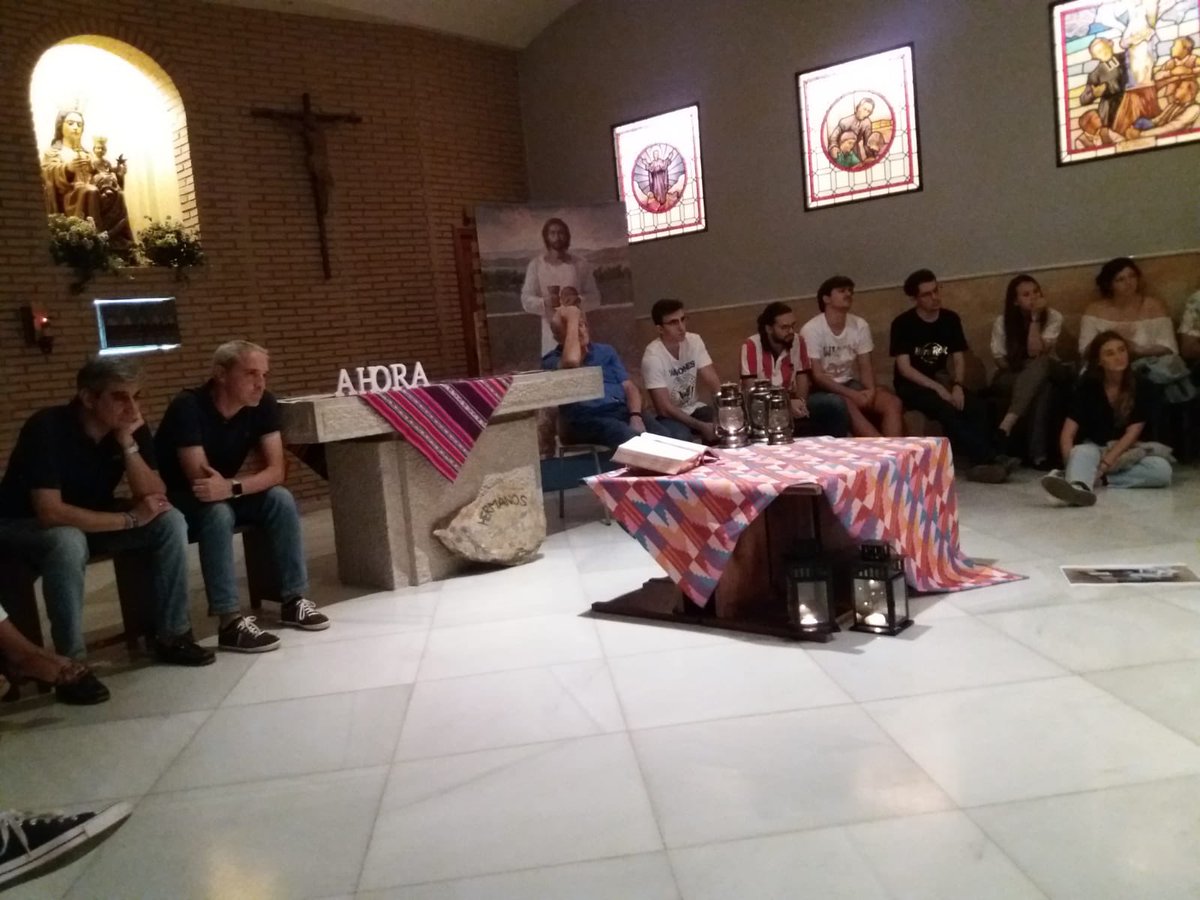 MaristasMalaga's tweet image. Ayer, lanzamiento de los grupos del nivel #Comunidad de nuestros #GVX. Inicio de curso en oración y en clave misionera #Octubre Misionero #MesMisioneroExtraordinario #MME2019
@GVXMediterranea @MaristasMedit 
#AhoraMaristas #masqueaulas