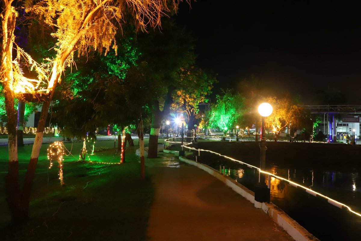 Cadila_Pharma's tweet photo. The celebration season has just begun. Our campus, ready to join in the festivities!
#campus #beautiful #cadila #CadilaPharmaceuticals #happyshift #festive #celebration https://t.co/i1T9MbVHKg